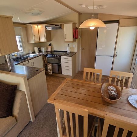 Red Squirrel Holiday Home In The Countryside, 10 Mins To Lligwy Beach Llandyfrydog Exterior foto