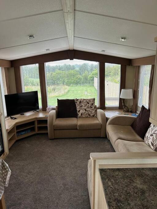 Red Squirrel Holiday Home In The Countryside, 10 Mins To Lligwy Beach Llandyfrydog Exterior foto